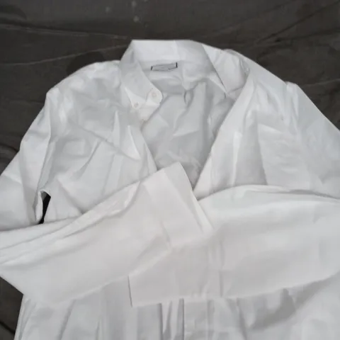 CHARLES TYRWHITT WHITE NON-IRON SHIRT β CLASSIC FIT, 18/38IN