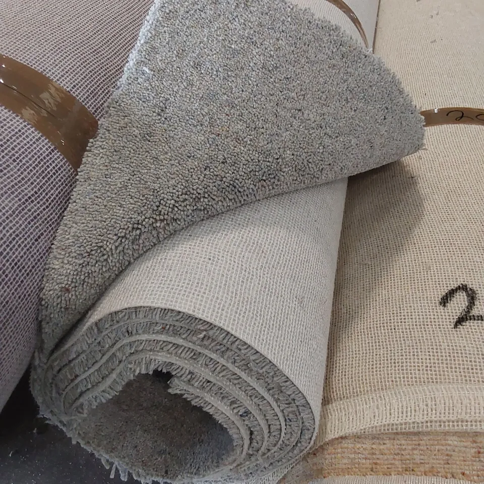 ROLL OF QUALITY DIMENSION BERBER CARPET // SIZE: APPROX 4 X 2.77m