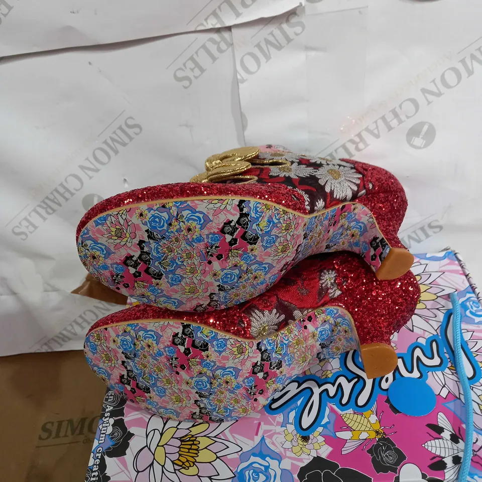 BOXED PAIR OF IREGULAR CHOICE CALENDULA MID HEEL SHOE SIZE 41