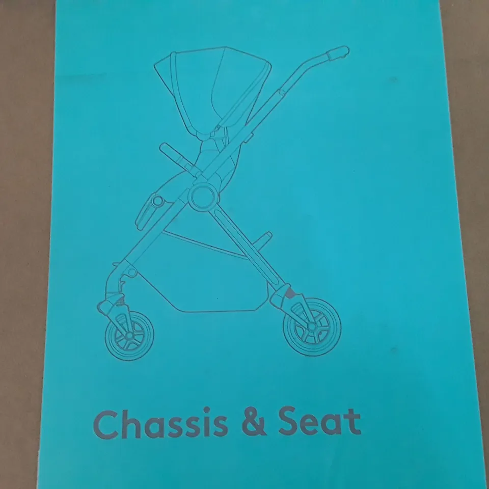 BOXED SILVER CROSS DUNE CHASSIS & SEAT, COMPACT FOLDING CARRYCOT & ULTIMATE PACK - SPACE (3 BOXES)