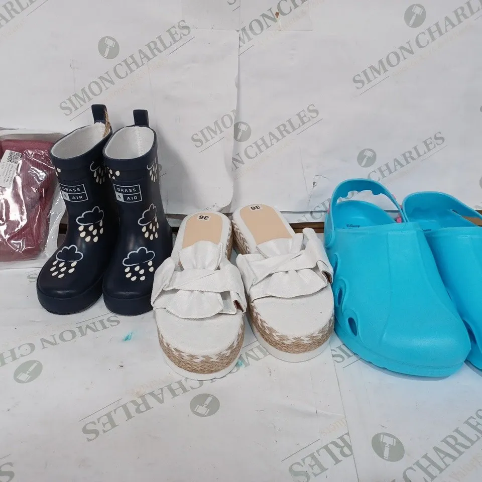 BOX TO CONTAIN APPROX 20 X PAIRS OF ASSORTED SHOES, BRANDS INCLUDE DISNEY, FLY FLOT & TOPSHOP ETC