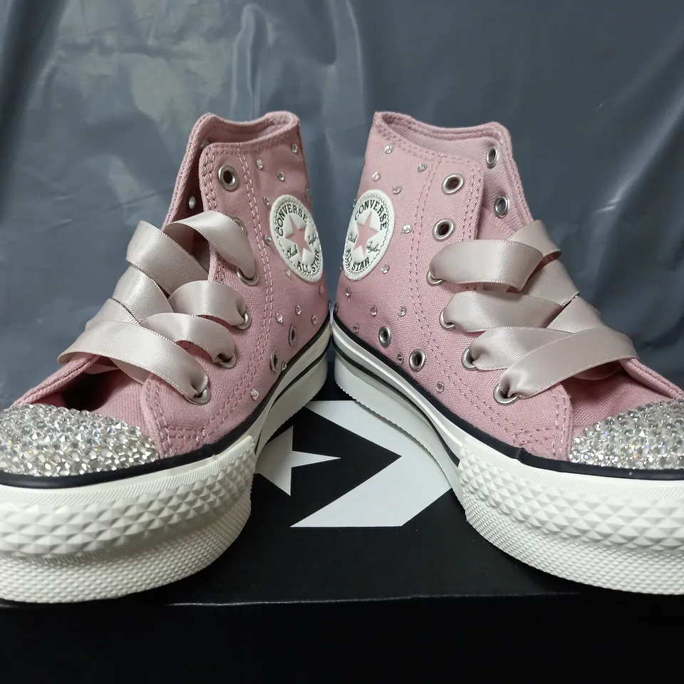 BOXED PAIR OF CONVERSE ALL STARS BRIDESMAID TRAINERS IN PINK - YOUTH UK 12