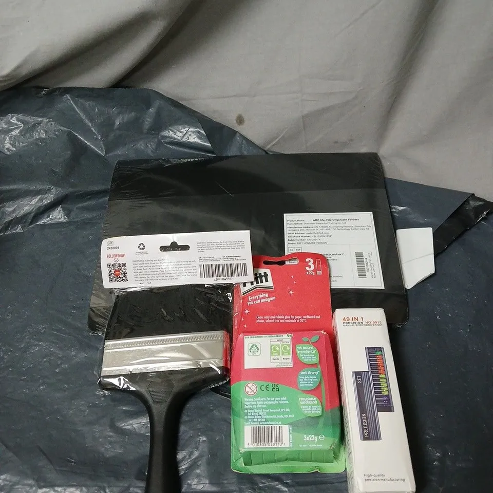 APPROXIMATELY 20 ASSORTED ITEMS TO INCLUDE FILE ORGANISER, SCREWDRIVER SET, PRITT, PAINT BRUSH ETC
