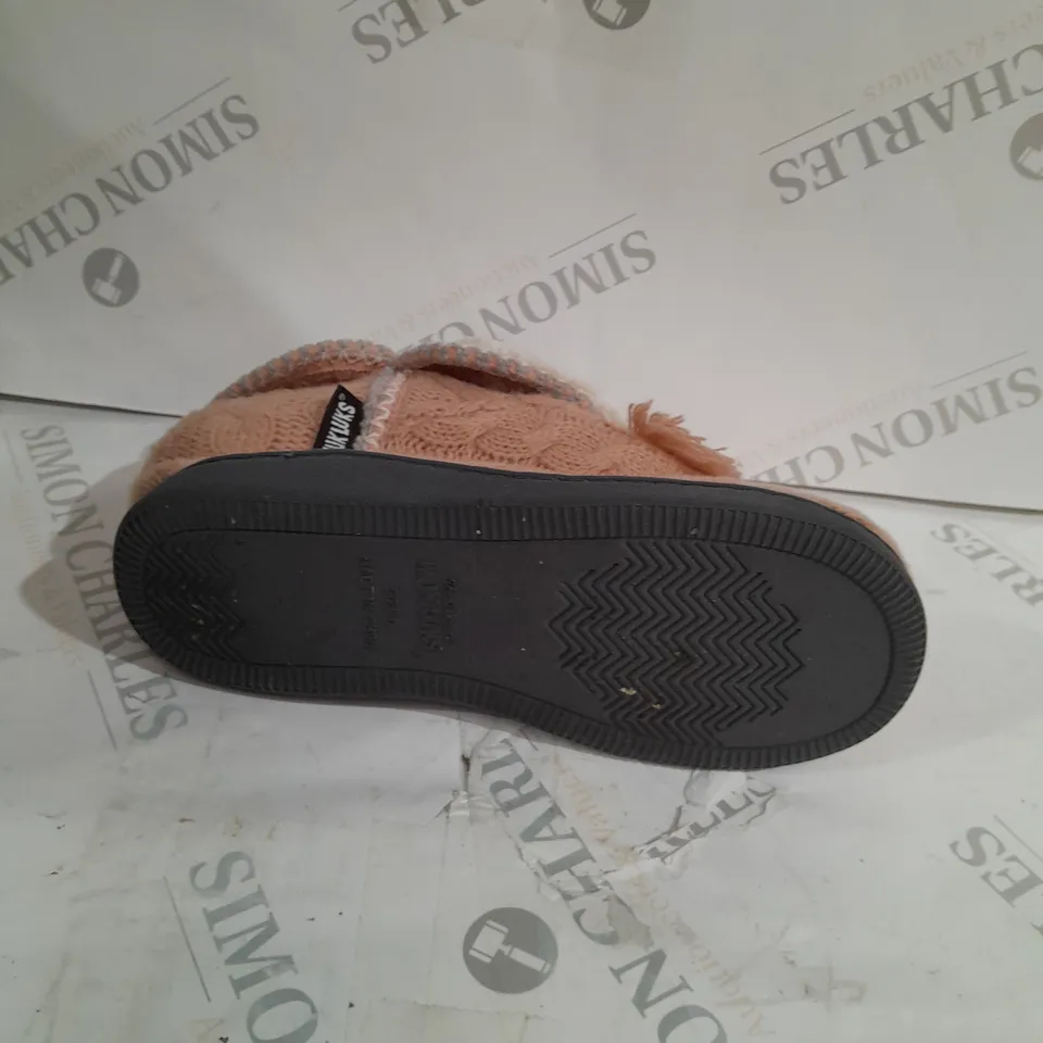 PAIR OF MUK LUKS LINA SLIPPER BOOTS IN ROSE SIZE UK 4