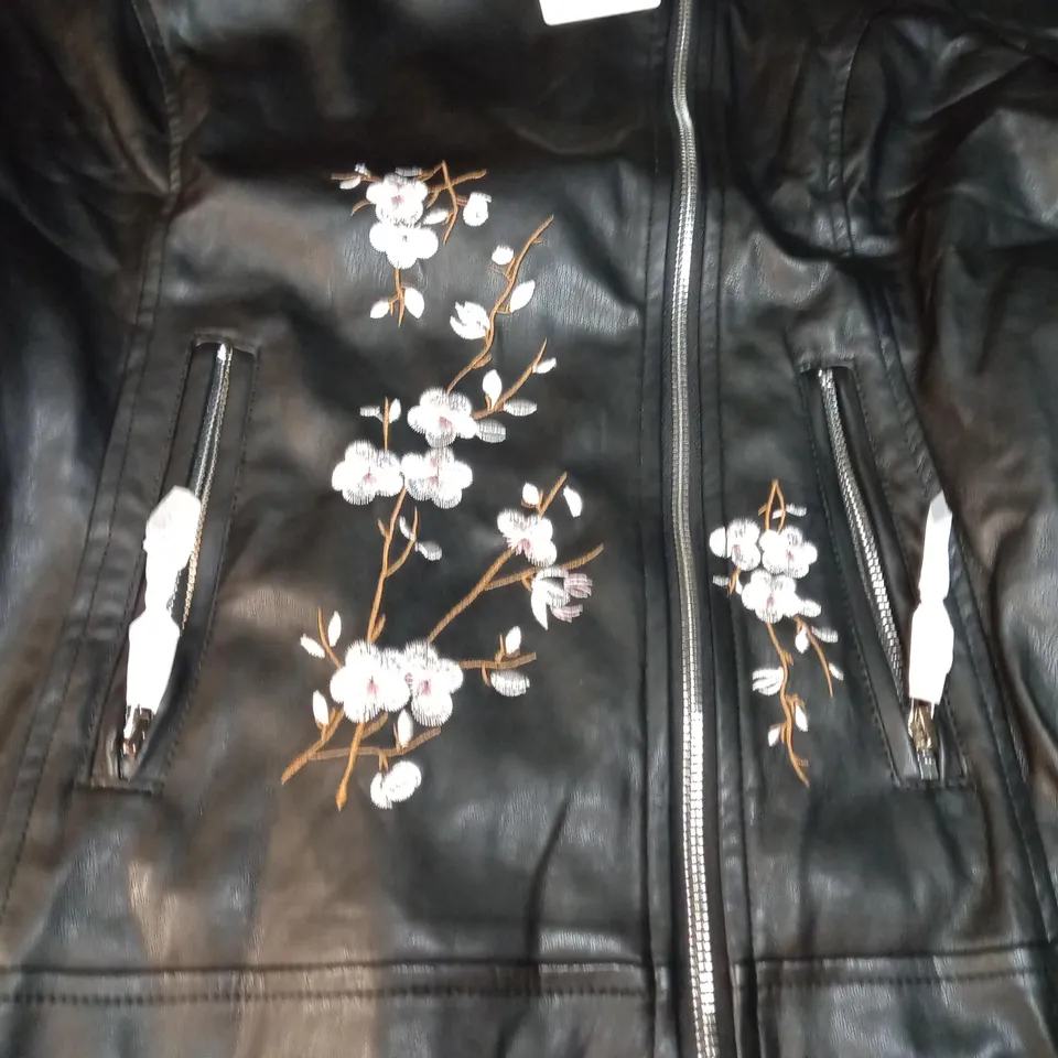 DESIGNER BLACK/FLORAL DETAILED FAUX LEATHER JACKET