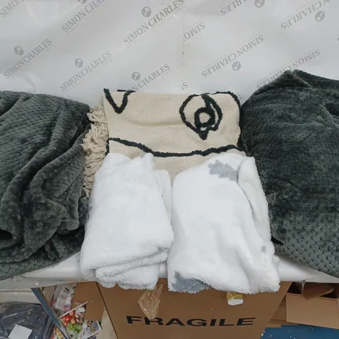 LOT OF 3 BLANKET THROWS IN DESSERT, AND GREY, AND WHITE FUR PILLOWCASES