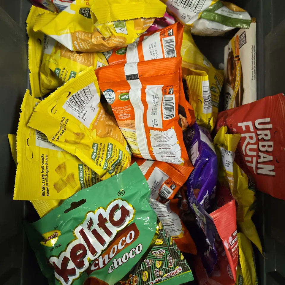 APPROXIMATELY 15 ASSORTED FOOD/DRINK PRODUCTS TO INCLUDE PACT COFFEE, MINI EGGS, SHORTBREAD ETC 