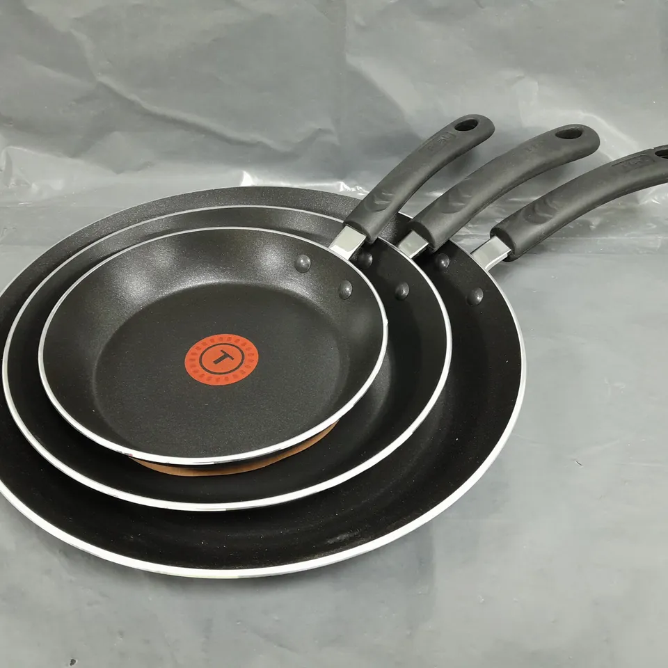 BOXED T-FAL 3 PIECE PAN SET