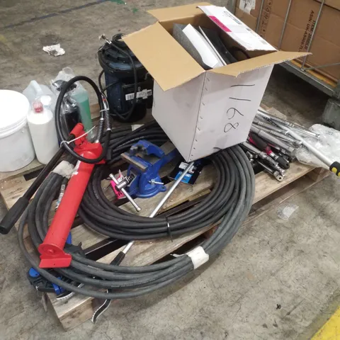 PALLET CONTAINING ASSORTED LOOSE SCRAP ITEMS