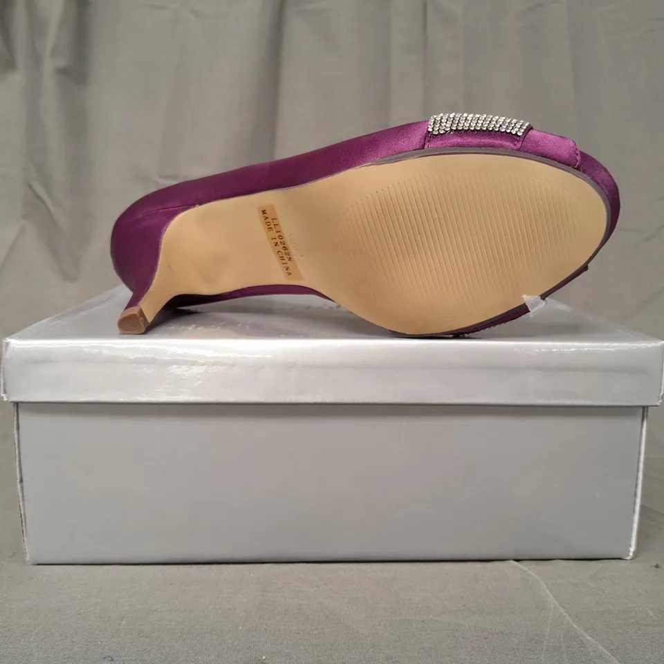 BOX OF APPROXIMATELY 10 PAIRS OF OCCASIONS BY CASANDRA PEEP TOE HIGH HEEL SHOES IN PURPLE W. JEWEL EFFECT - VARIOUS SIZES