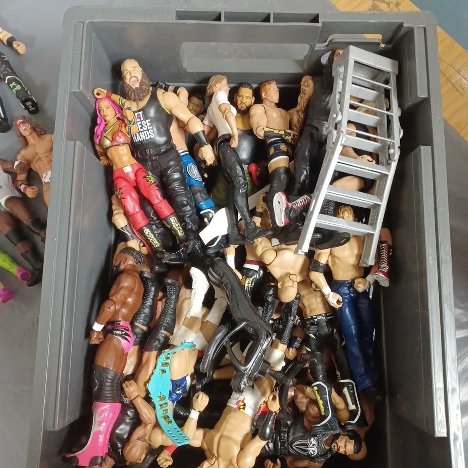 LARGE QUANTITY OF WRESTING FIGURES