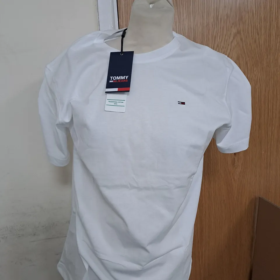 MEDIUM TOMMY HILFIGER WHITE TEE