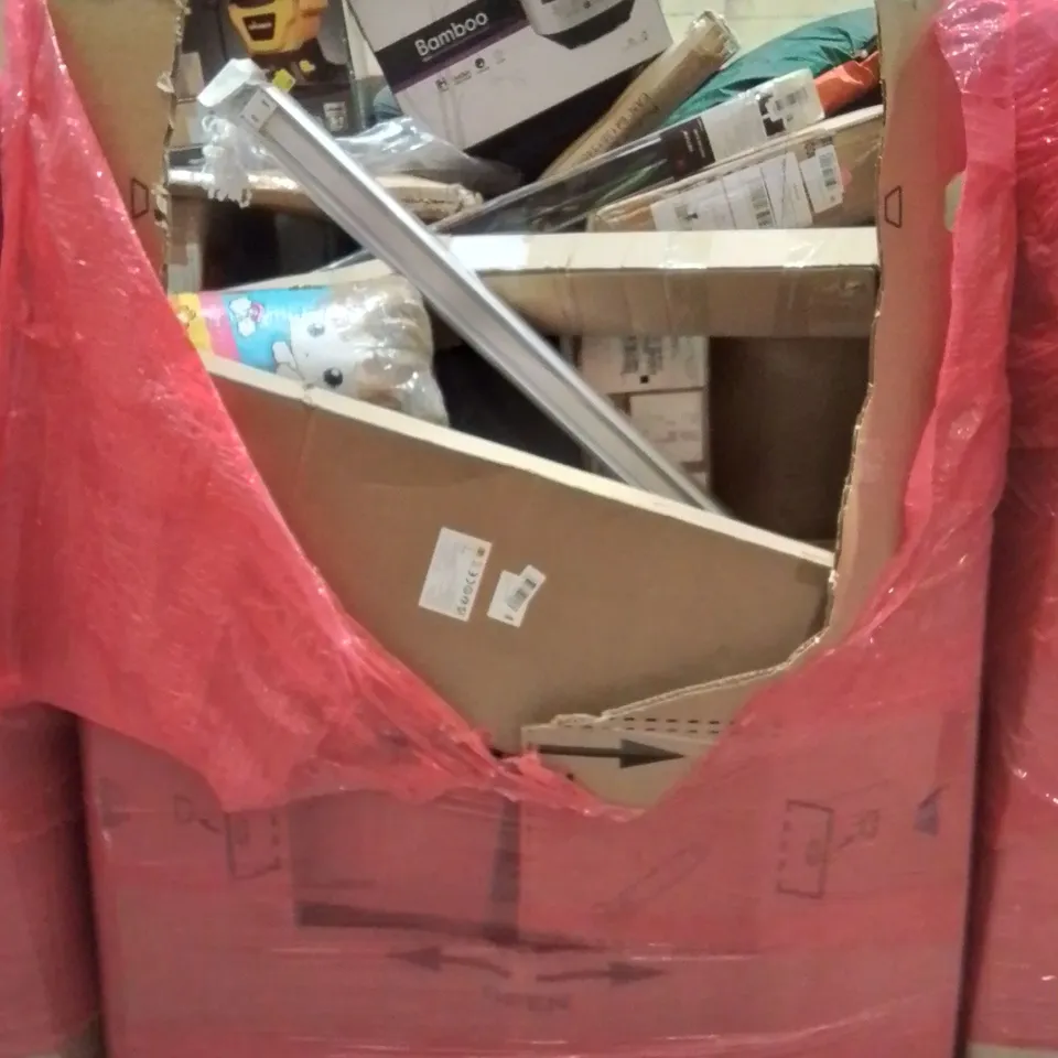 PALLET CONTAINING VARIOUS ASSORTED BOXED HOUSEHOLD ITEMS TO INCLUDE: AIRLESS SPRAYER, BAMBOO RICE COOKER, ROLLED MATTRESS AND LOTS MORE UNMARKED BOXED ITEMS 