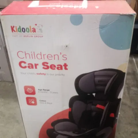 BOXED KIDOOLA CHILDRENS CAR SEAT - GREY & BLACK