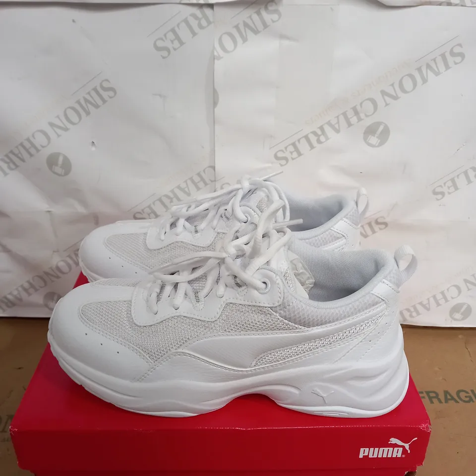 BOXED PAIR OF PUMA CILIA CHUNKY TRAINERS IN TRIPLE WHITE SIZE 4 