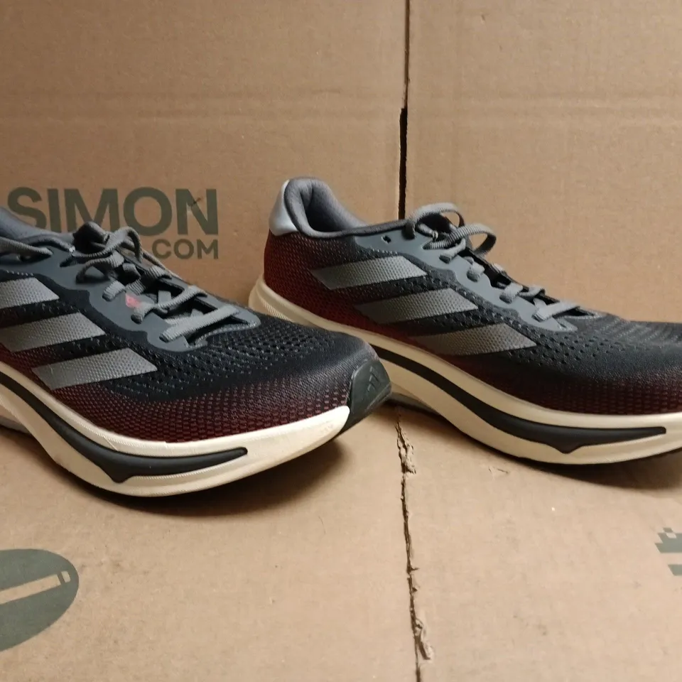 PAIR OF ADIDAS SUPERNOVA TRAINERS IN GREY/RED SIZE UK 10