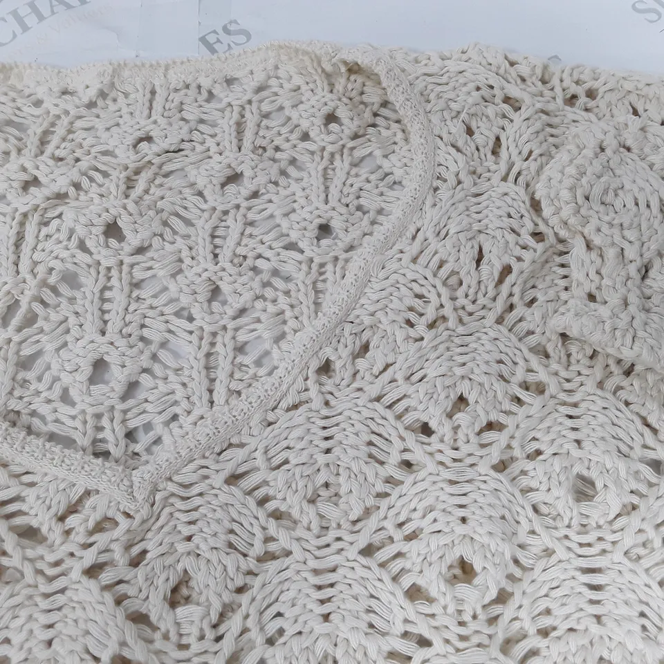 LOT OF APPROXIMATELY 20 CROCHET PULL JUMPERS IN CREAM - SIZE UNSPECIFIED 