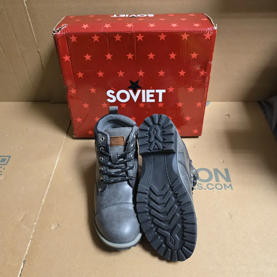 BOXED SOVIET BOOTS – GREY LEATHER OUTDOOR BOOT - UK SIZE 13 CHILDS