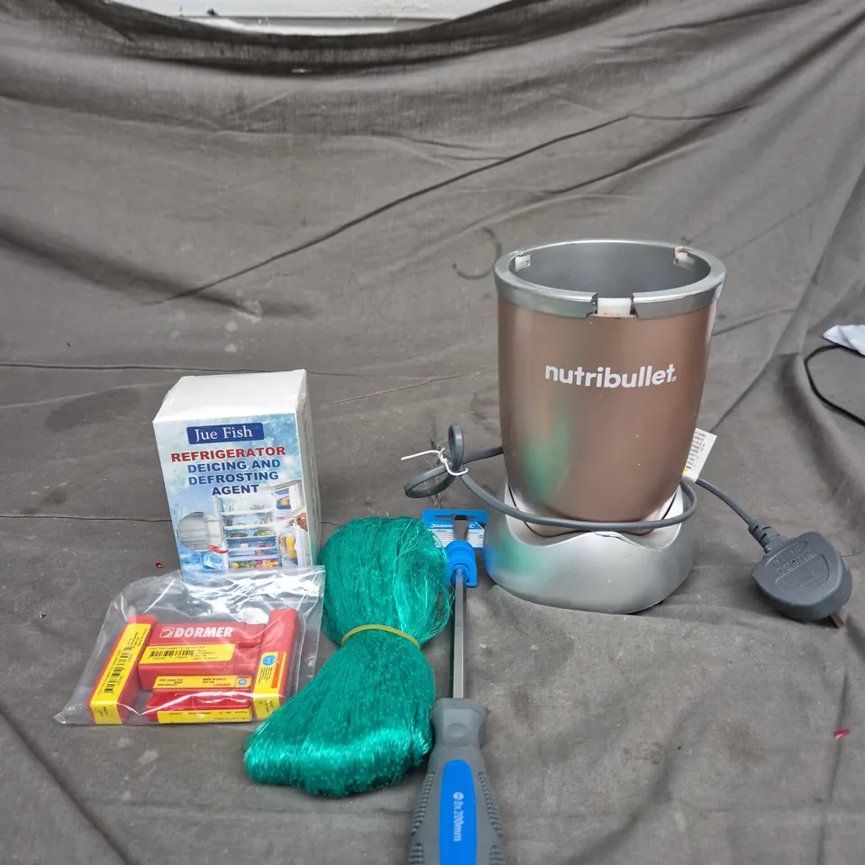 APPROXIMATELY 15 ASSORTED HOUSEHOLD ITEMS TO INCLUDE NUTRI BULLET BASE, REFRIGERATOR DEICING AGENT AND GREEN NETTING