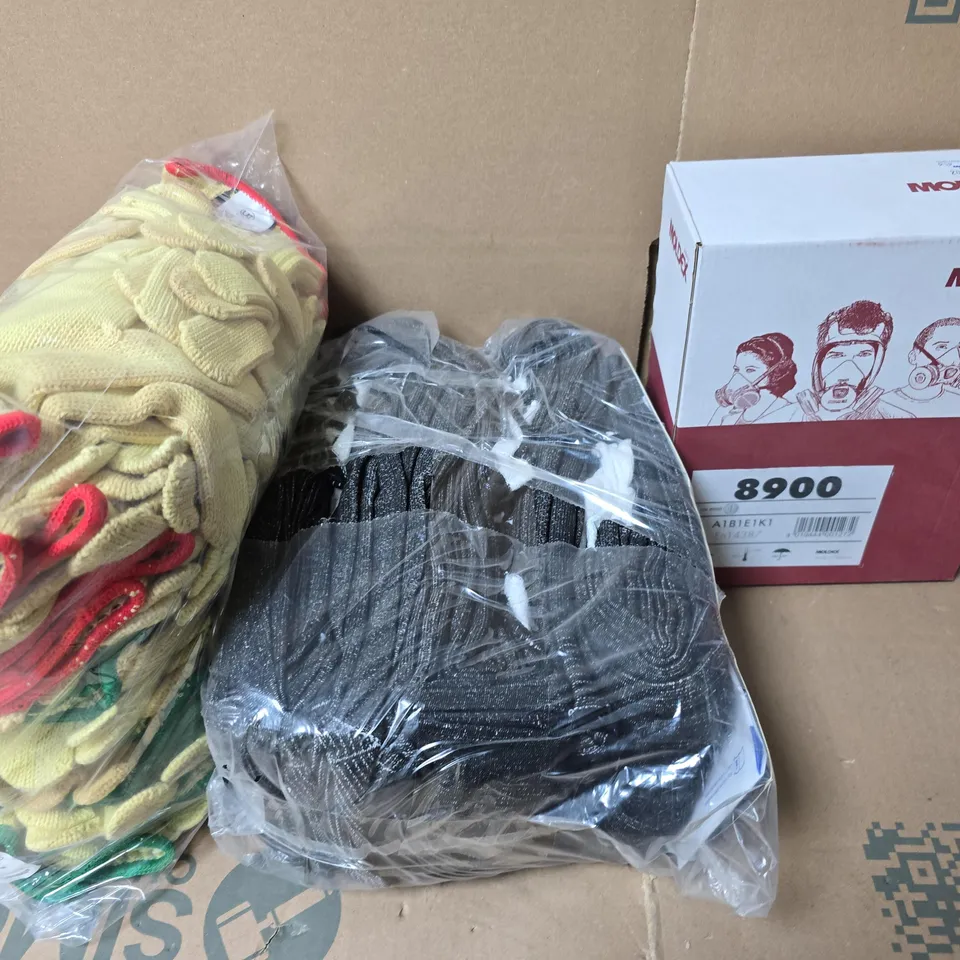 BOX OF APPROX 10 ASSORTED PPE ACCESSORIES TO INCLUDE SAFETY GLOVES, SUPERVIZOR SCREENS AND FACE MASKS 