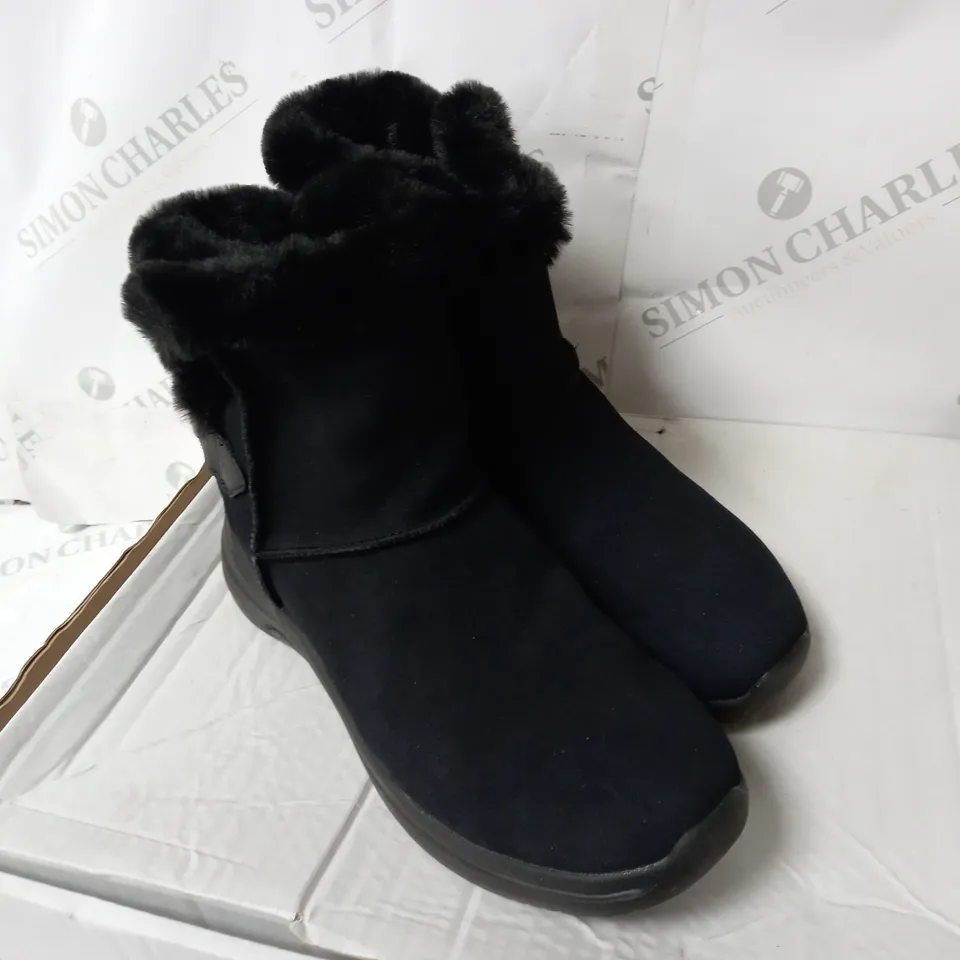 BOXED SKECHERS ON THE GO MIDTOWN CHILL SUEDE BOOTS, BLACK - SIZE 6