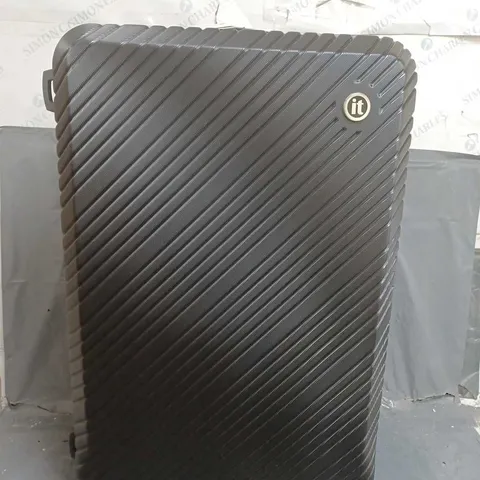 IT HARD SHELL BLACK 4 WHEEL CASE