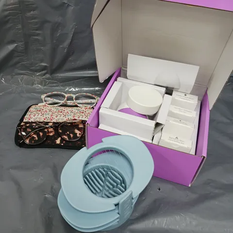 APPROXIMATELY 10 ASSORTED HOUSEHOLD PRODUCTS TO INCLUDE EGG SLICER, READING GLASSES, LED LIGHTS ETC
