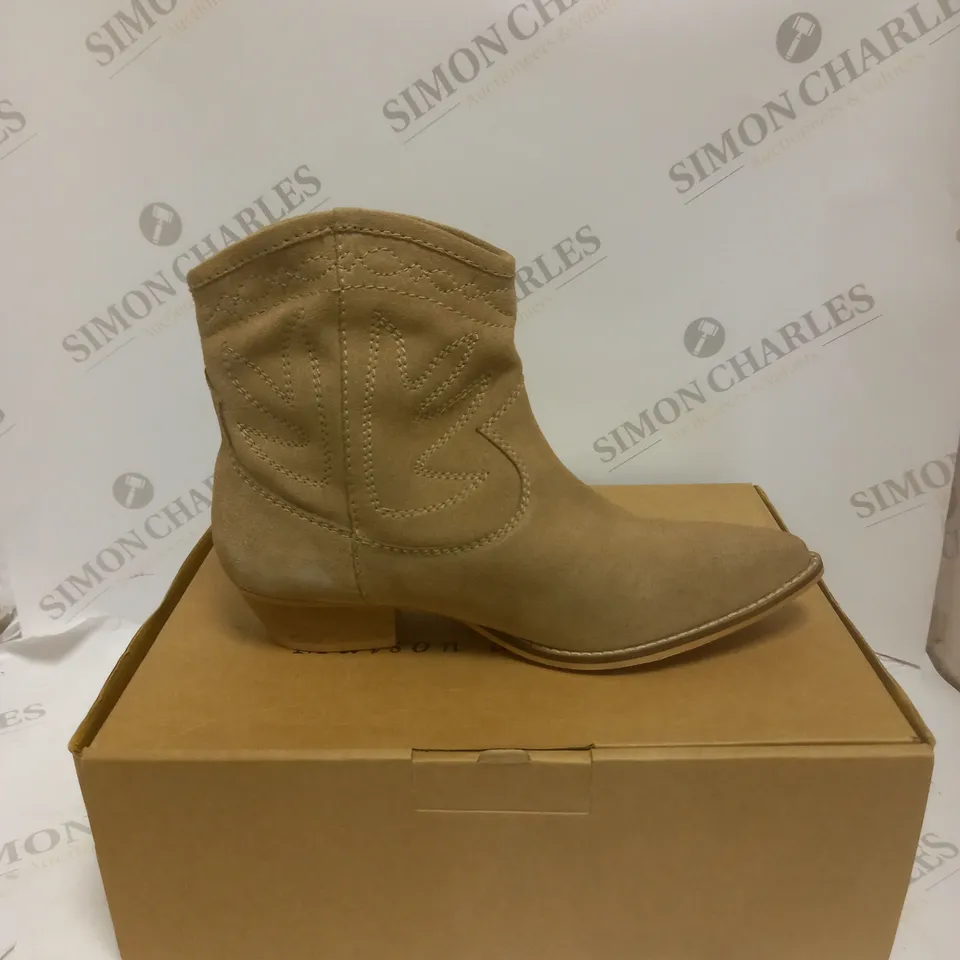 MAISON DE NIMES WESTERN STYLE BOOTS IN BROWN - 6