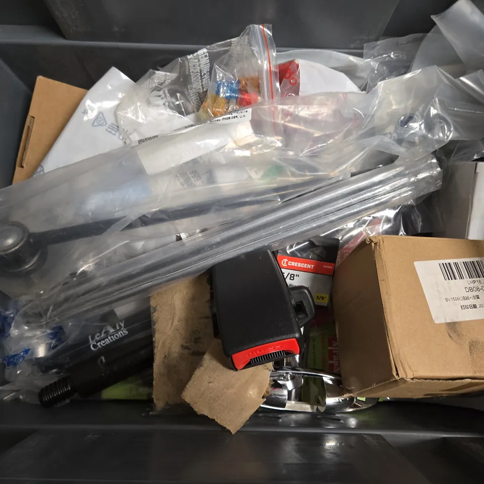 APPROXIMATELY 12 ASSORTED VEHICLE PARTS & ACCESSORIES TO INCLUDE SPARK PLUGS, SPARK PLUG SOCKET, SAFETY STRAP, ETC