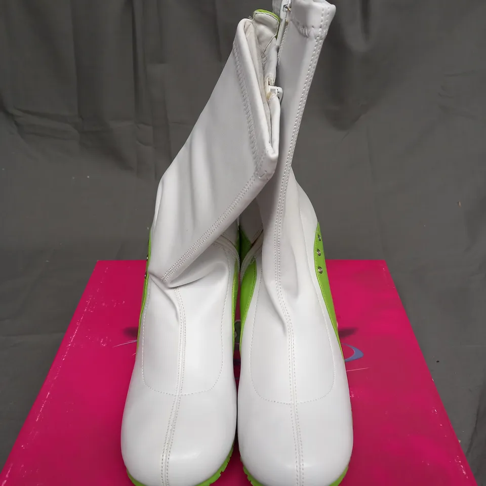 BOXED BAMBOO LEATHER BALLER HIGH HEEL SHOES IN GREEN AND WHITE SIZE 7.5