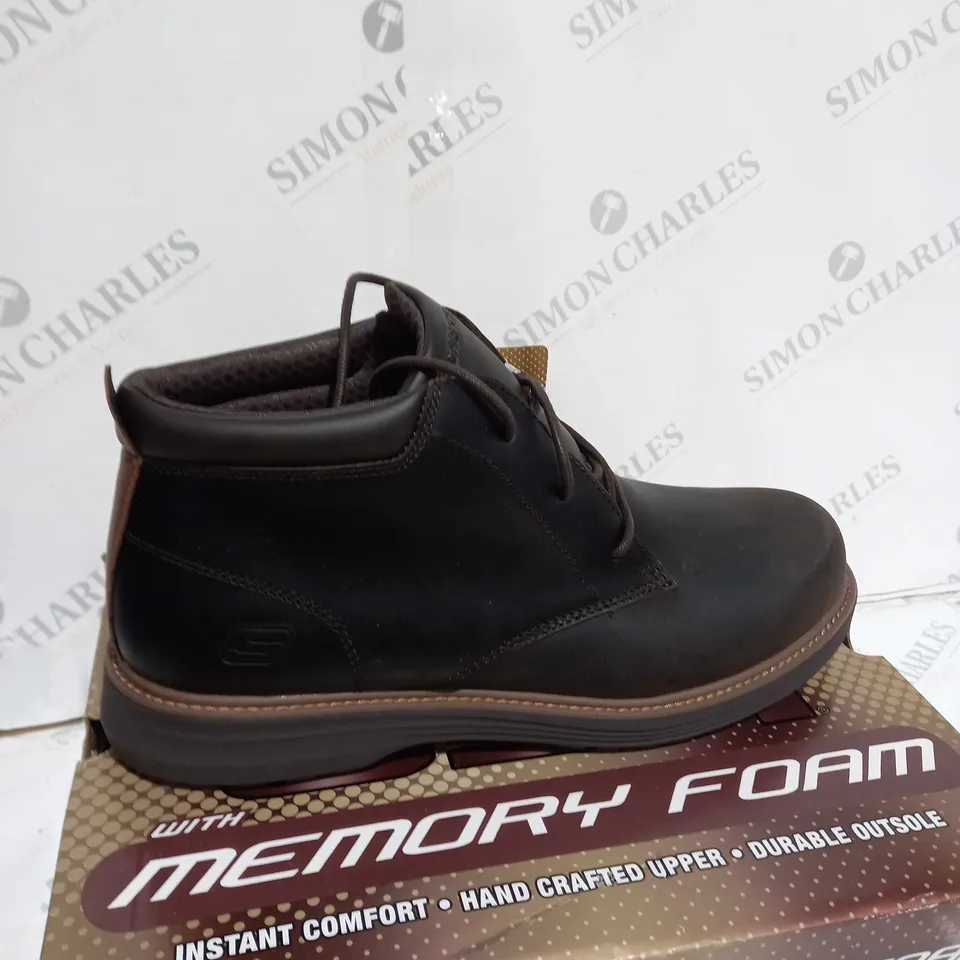 BOXED SKECHERS MEN'S WENSON OSTENO LEATHER MID TOP LACE UP BOOTS, CHOCOLATE - SIZE 11 