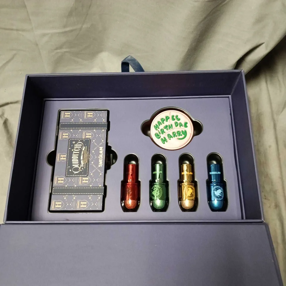 HARRY POTTER MONSTER BOOK OF MONSTERS SET BY SHEGLAM (HOGWARTS)