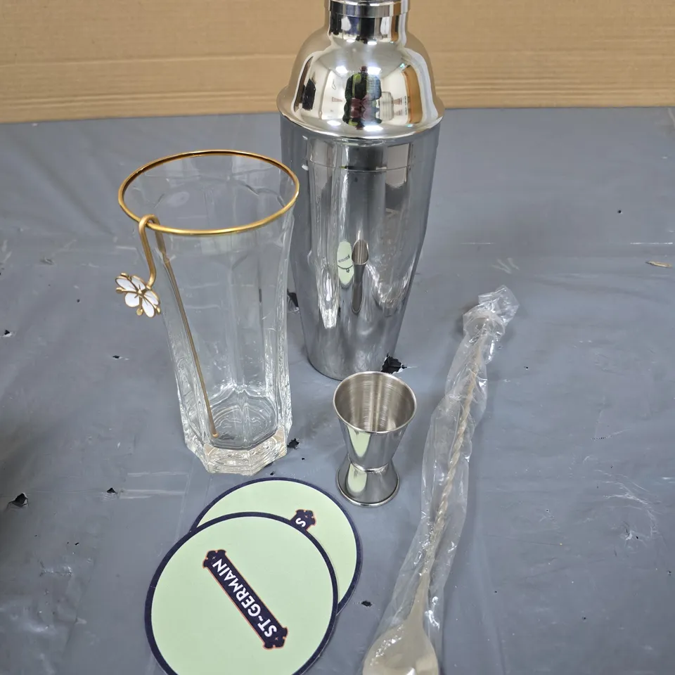COCKTAIL SHAKER & GLASS SET