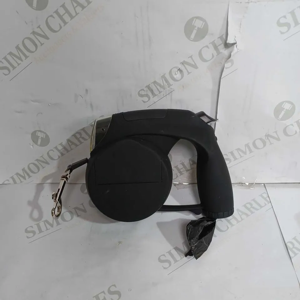 MULTI FUNCTION 4M RETRACTABLE DOG LEAD WITH BUILT IN LED TORCH