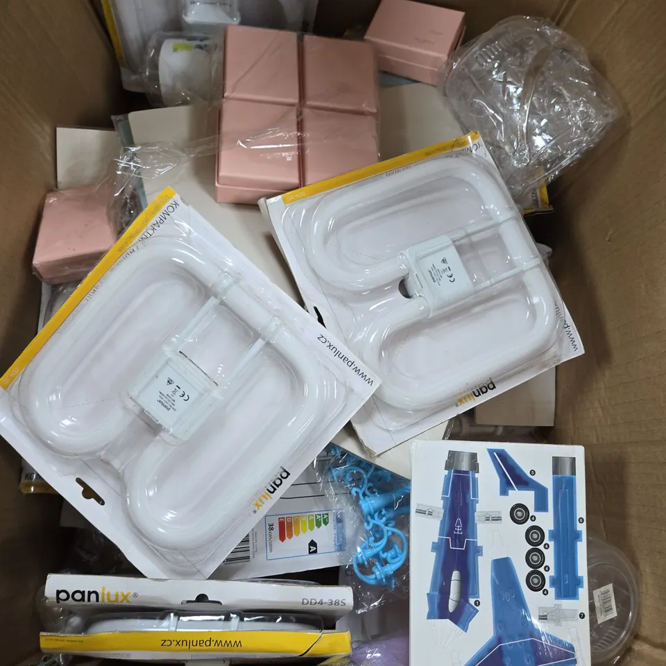 APPROXIMATELY 15 ASSORTED ITEMS TO INCLUDE A4 EXPANDING FILE, PANLUX LIGHT, LED BATTERY SYMPHONY CONTROLLER, ETC