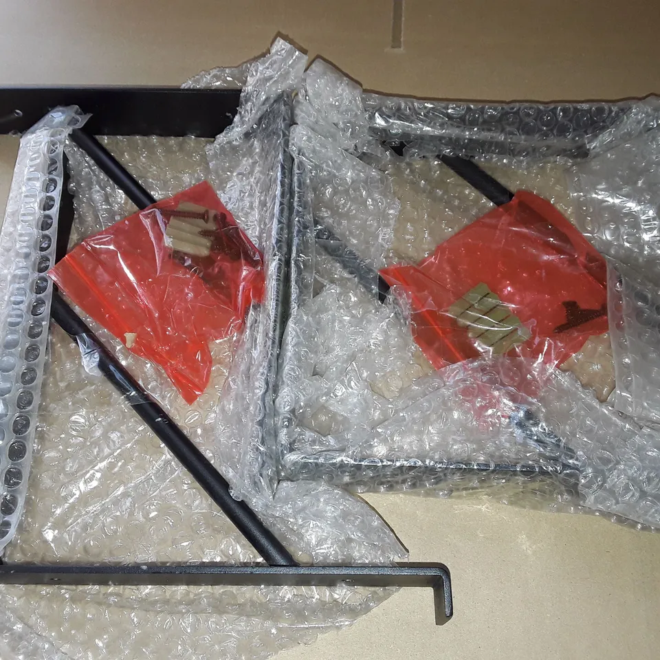 2 PAIRS OF BLACK METAL L-BRACKETS