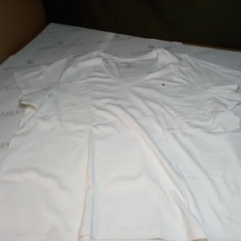 TOMMY HILFIGER V-NECK T-SHIRT SIZ3 3XL