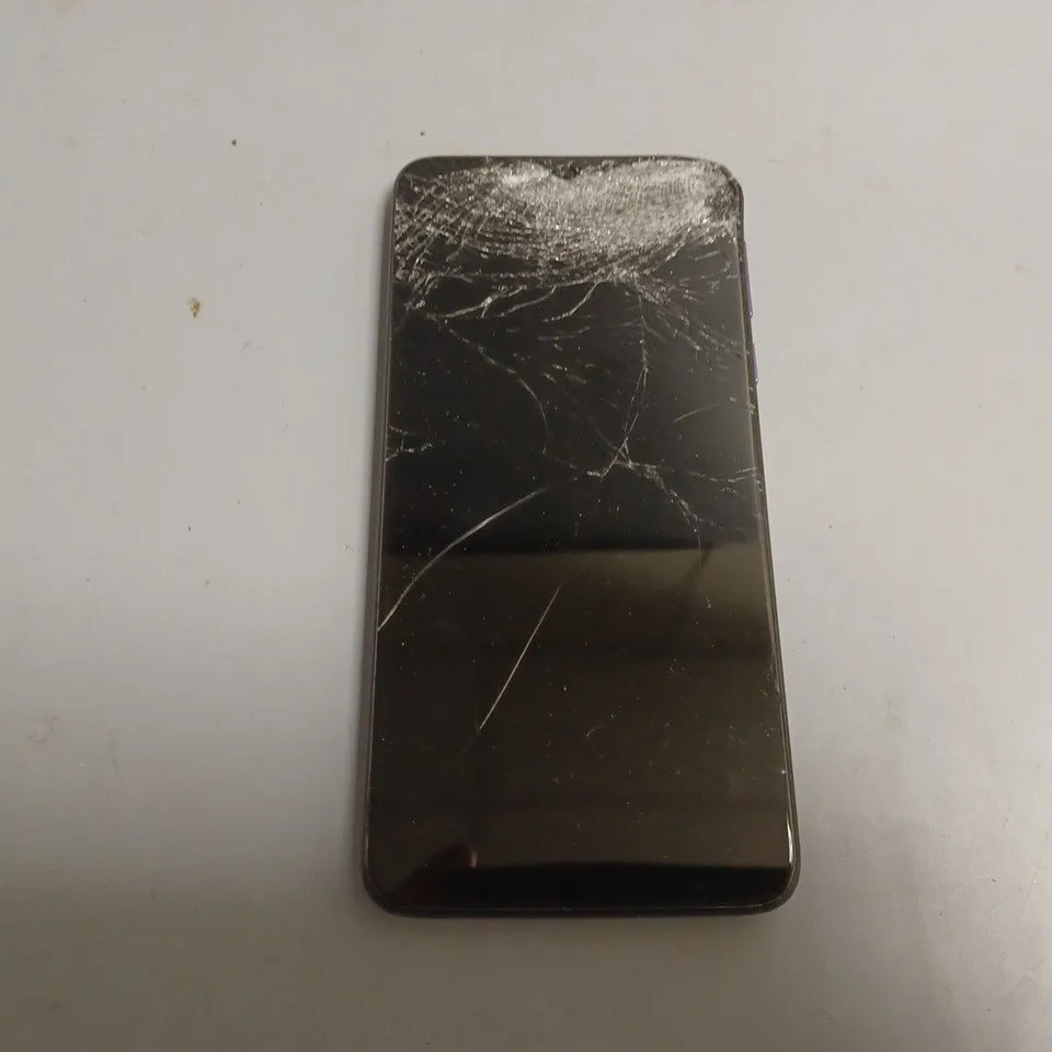 MOTOROLA ONE MACRO