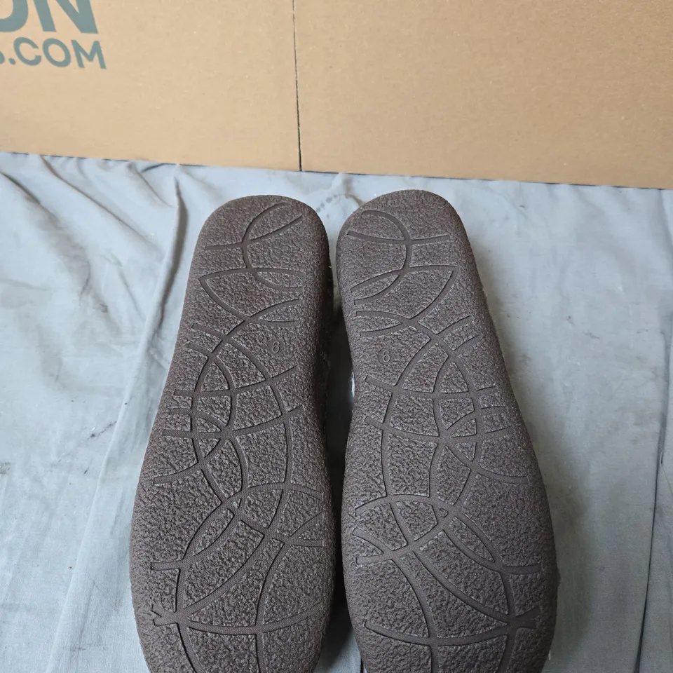 JO & JOE PLAID SLIPPERS WITH FAUX-FUR LINING – UK SIZE 6