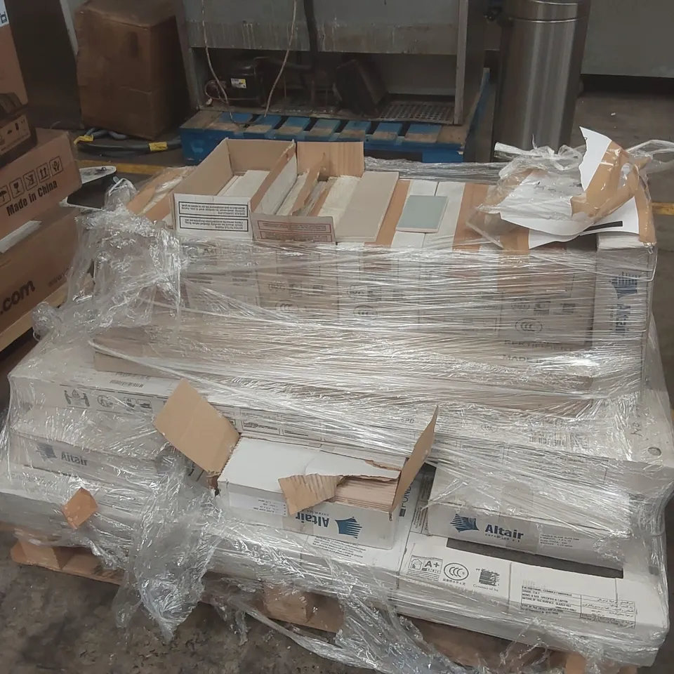 PALLET CONTAINING A LARGE QUANTITY OF BRAND NEW TILES