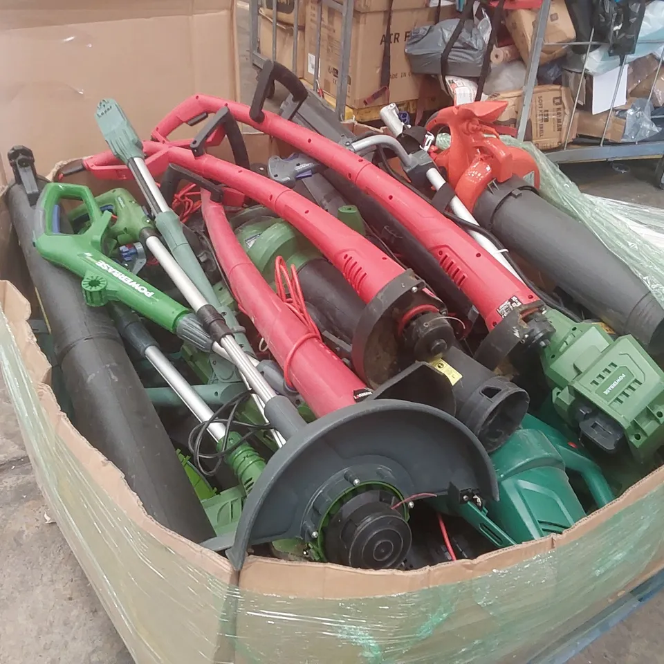 PALLET CONTAINING A VERY LARGE QUANTITY OF ASSORTED ELECTRIC GARDEN TOOLS