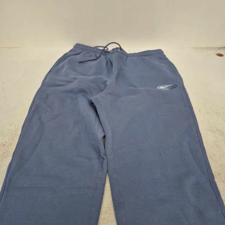 NIKE WORLD TOUR PT SLATE MEN'S TRACK PANTS – UK LARGE