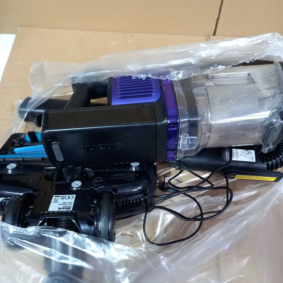 SHARK CORDLESS STICK VACUUM IZ390UKTQ
