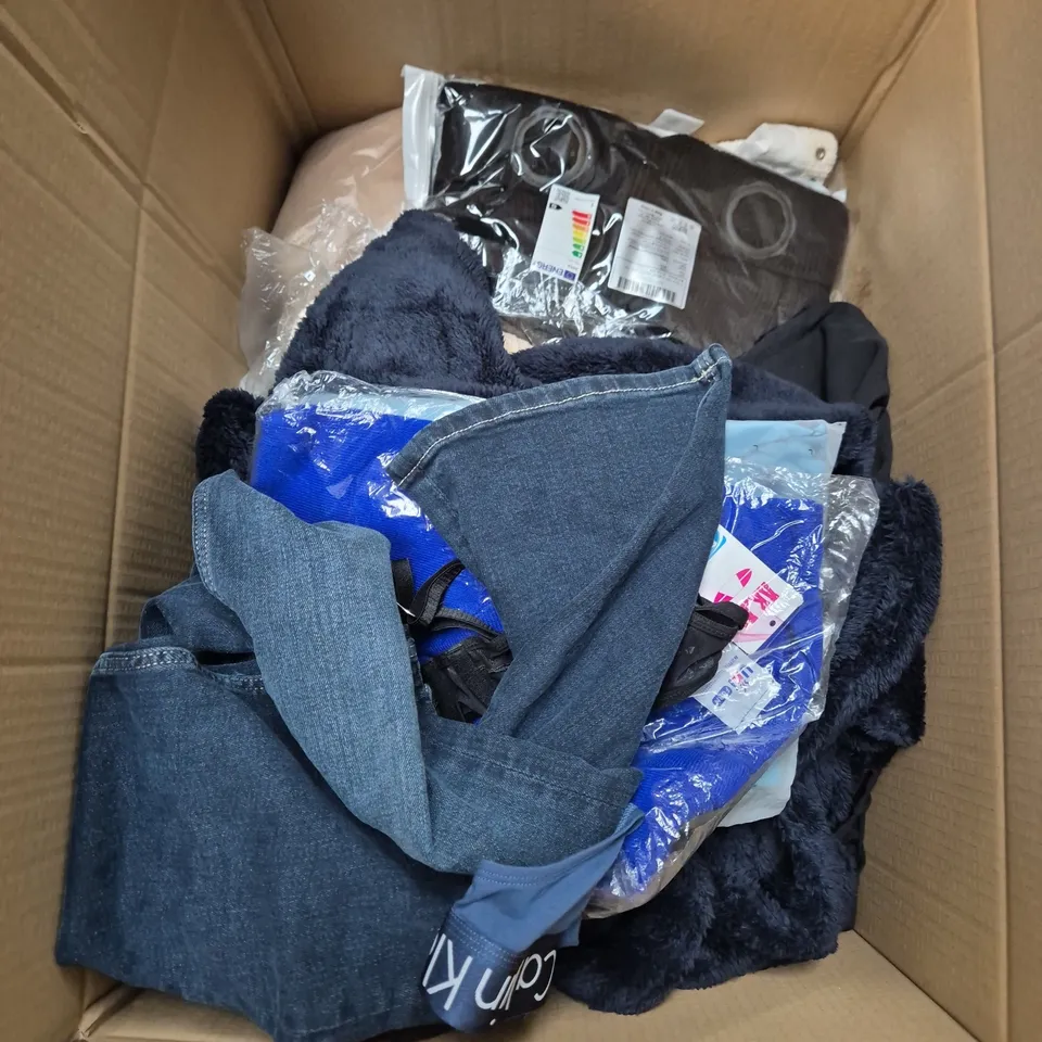 APPROXIMATELY 25 ASSORTED CLOTHING AND FASHION PRODUCTS IN VARIOUS STYLES AND SIZES - COLLECTION ONLY