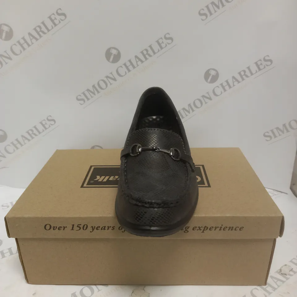 BOXED PAIR OF CUSHION WALK SLIP ON SHOES IN GREY - SIZE 5
