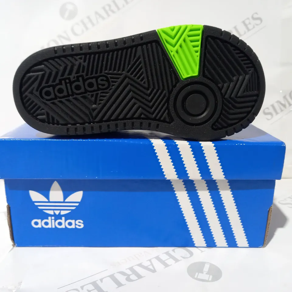 BOXED PAIR OF ADIDAS HOOPS 3.0 CF I KIDS SHOES IN WHITE/BLACK/GREEN UK SIZE 8.5