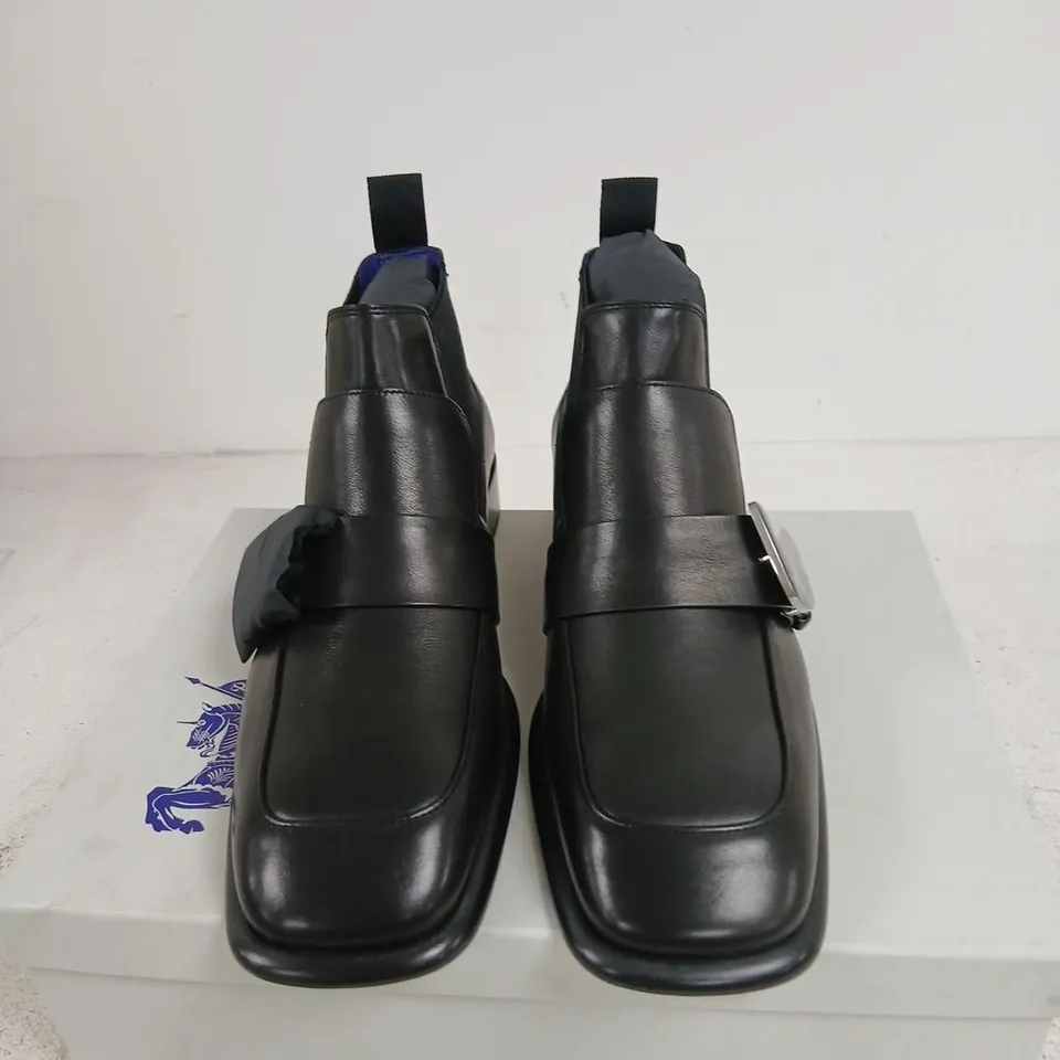 BURBERRY BLACK LEATHER BOOT ON LEATHER SOLE, UK 9 (EU 43) – DUST BAG & BOX