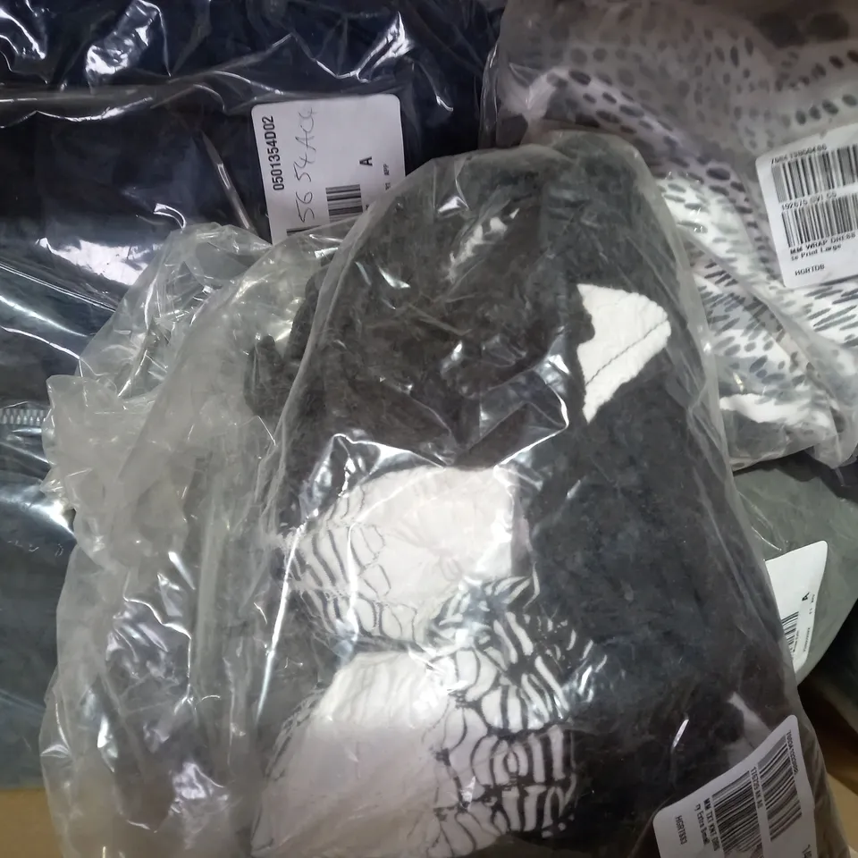 BOX OF APPROXIMATELY 10 ASSORTED CLOTHING AND FASHION ITEMS OF VARIOUS COLOURS AND STYLES TO INCLUDE KIM & CO, WHITE STUFF, RUTH LANGSFORD, ETC