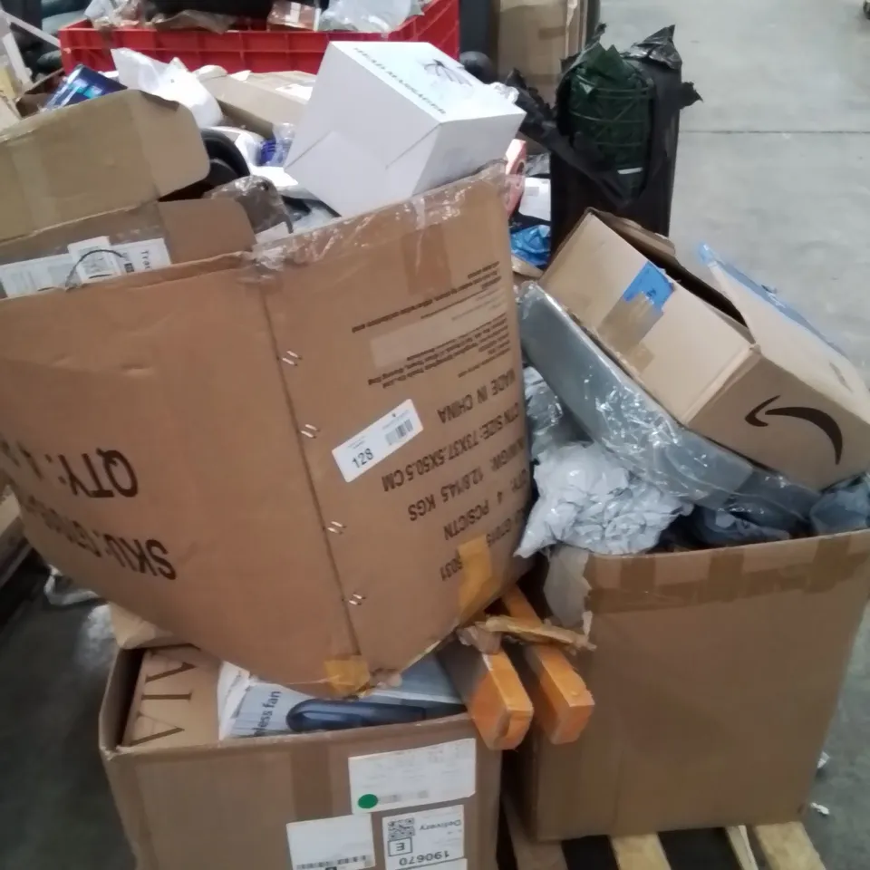 PALLET CONTAINING VARIOUS ASSORTED HOUSEHOLD CUSTOMER RETURNS TO INCLUDE: HEAD MASSAGER, DIESEL PUMP, SOLDERING IRONS, GARDEN FENCING, MAKEUP MIRROR ETC.