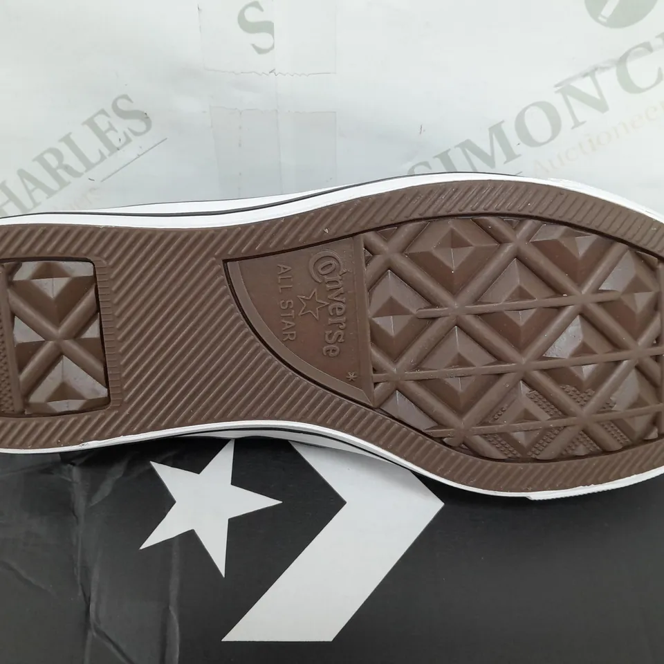 BOXED PAIR OF CONVERSE ALL STAR HI IN NAVY - MENS 7.5